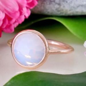 Moonstone & Rose goldtone round ring. NWT